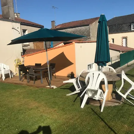 Les De La Frerie Proche Puy Dufou La Gaubretiere