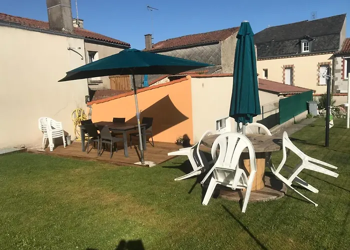 Les De La Frerie Proche Puy Dufou La Gaubretiere